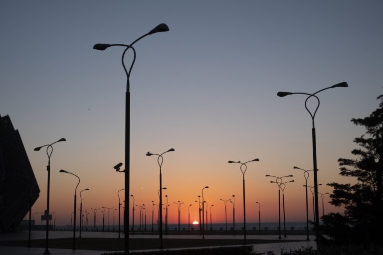 park-side-with-stands-projectors-against-blue-sky